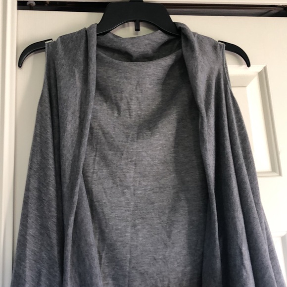 Light Weight Gray T-shirt Material Vest/Cardigan. Sleeveless. Size Small/Medium. - Picture 3 of 4